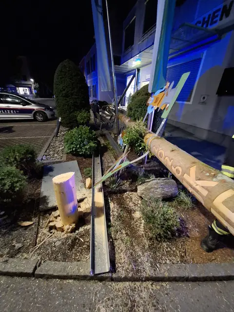 Mooskirchner Maibaum wurde mutwillig umgeschnitten