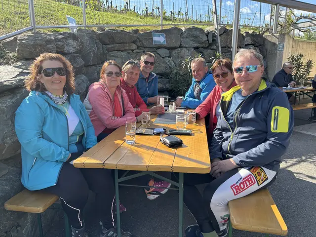 Eine Gruppe aus Rudersdorf war mit den Rädern beim Weinfrühling unterwegs.  | Foto: Elisabeth Kloiber/MeinBezirk