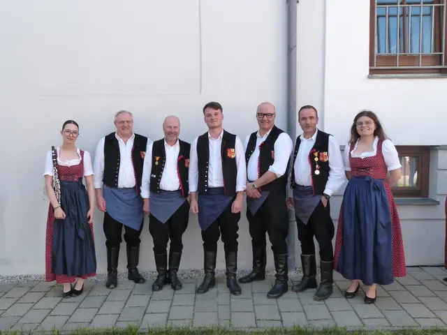 Unter der Leitung von Kapellmeister Marvin Hüller (Mitte) begeisterte der Musikverein Weinland mit einem abwechslungsreichen Frühlingsprogramm. | Foto: Vanessa Wittmann