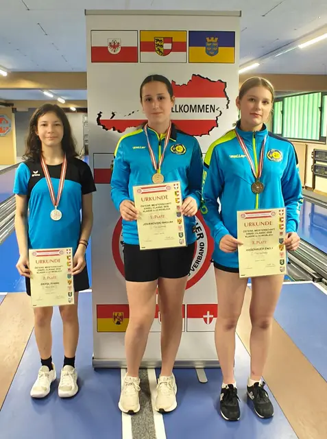 vlnr: Romina DANGL, Nikolina JOVANOVSKI, Emely HASENAUER