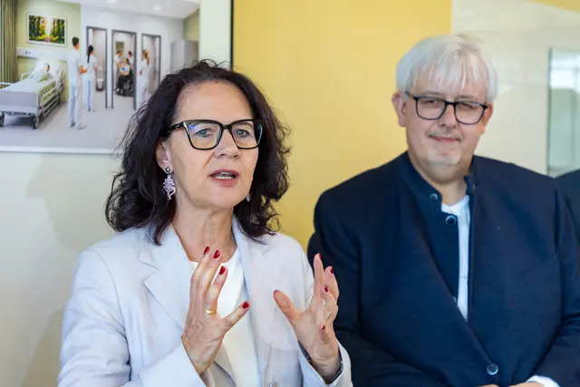 Landesrätin Daniela Gutschi und Direktor Günther Friedrich (LBS 3) | Foto: Land Salzburg/Neumayr/Hofer