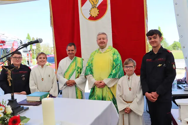 Pfarrer Claudiu Budău: "Die Blaulichtorganisationen, die Kirchengemeinschaft und alle Verantwortungsträger in Kirche und Politik verdienen unsere Wertschätzung nicht nur dann, wenn die Not ausbricht, sondern gerade auch dann, wenn es uns gut geht. Wenn Gemeinschaft, Zusammenhalt und die Bereitschaft zum Dienst am Nächsten gelebt wird". | Foto: Edith Ertl