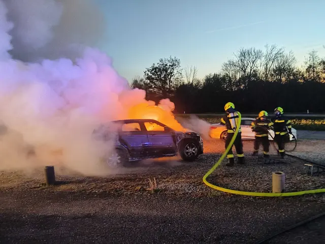 Auto stand in Vollbrand – Brandstiftung wird vermutet