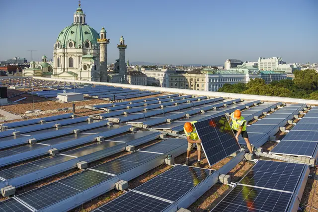 Die Dächer der Wiener Linien sollen bis Ende des Jahres 15 neue Photovolatik-Anlagen bekommen.  | Foto: Wien Energie/ Christian Hofer