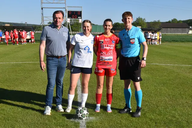 Matchpatronanz: Landtagsabgeordneter Christian Drobits, Hannah Schwartz (Kapitänin Draßburg), Leonie Pinter (Kapitänin Südburgenland 1c), Schiedsrichter Jonas Luef | Foto: MeinBezirk/Michael Strini