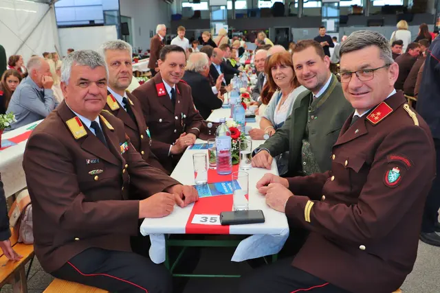 Links: Ewald Wolf, Christian Rainer, Ernst Gödl, Anton Scherbinek.
Rechts: Alois Zmugg, Matthias Pokorn, Ingrid Baumhackl. | Foto: Edith Ertl