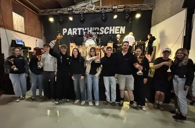 Die Jugendgruppen holten sich ihre Pokale ab. | Foto: Jugend Grafenschachen