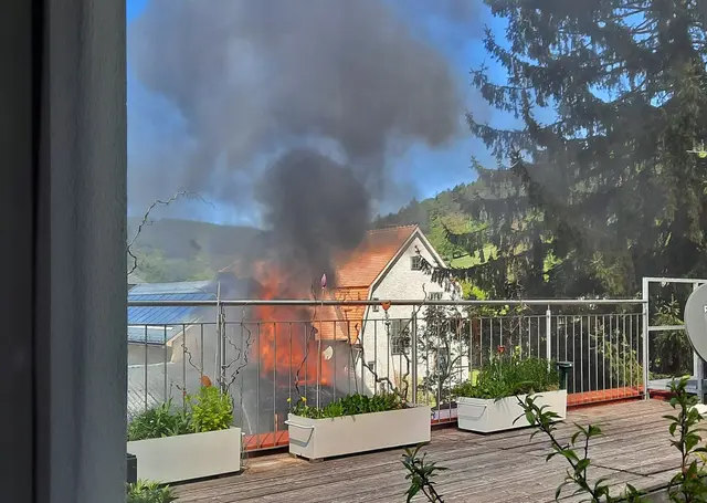 Einsatz in Weissenbach fordert 100 Einsatzkräfte