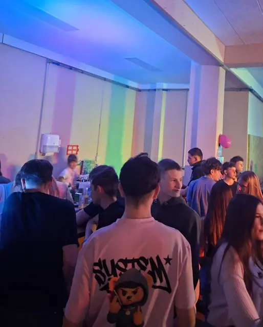 Mit rund 200 Besucherinnen und Besuchern war die Kinder- und Jugenddisco am 18. April in Lebring ein voller Erfolg. | Foto: Jugendzentrum