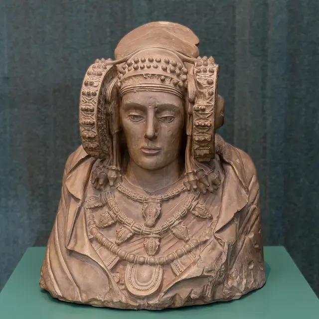 Wenn Antike plötzlich Sci-Fi wird – 2.500 Jahre Style-Vorsprung! | Foto: Josef Schimmer