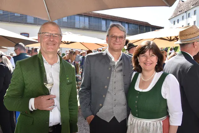 Schloss Seggau-Direktorin Andrea Kager-Schwar mit Gatten und Tourismuschef Herbert Germuth (l.) | Foto: MeinBezirk/Waltraud Fischer