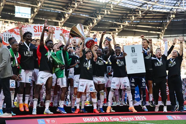 Jubel, Trubel, Heiterkeit: Der LASK feierte nach 61 Jahren den dritten großen Titel der Vereinsgeschichte. | Foto: Reischl