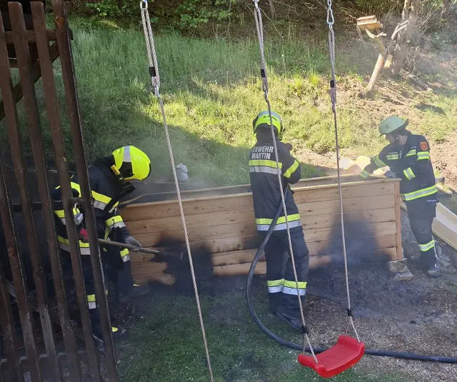 Ein Hochbeet geriet in der Ortschaft Glan in Brand