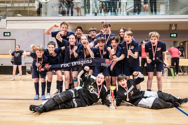 Das U14-Team des FBC Dragons hat sich erstmals in der Vereinsgeschichte den Titel des österreichischen Floorball-Meisters gesichert.