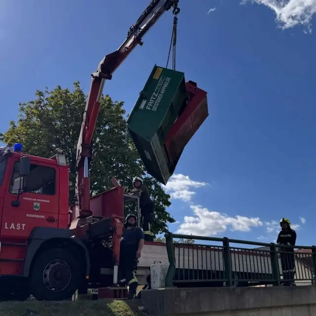 Die Feuerwehren Eggenburg und Straning rückten zur Bergung und Sicherung aus. | Foto: Feuerwehr