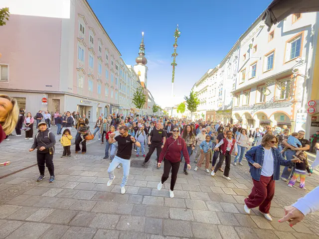 Die Tanzschule Hippmann organisiert auch heuer wieder anlässlich des Welt-Tanztages ihren öffentlichen Flashmob am Welser Stadtplatz. | Foto: Rene Hauser
