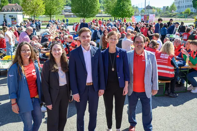 Am Bild v. li. SP-Bezirksgeschäftsführerin Sylvia Breselmayr, Festrednerin Nationalrats-Abgeordnete Julia Herr, Bürgermeister Alexander Leutgeb, Nationalrats-Abgeordnete Sabine Schatz, SP-Bezirkschef Landtagsabgeordneter Erich Wahl.
  | Foto: Manfred Astleitner