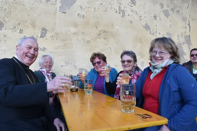 Altprobst Maximilian Fürnsinn, Gertraud Brabletz, Anna Böck, Johanna Wintersberger und Rita Track | Foto: Michaela Müller