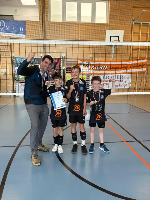 Große freude über den Landesmeistertitel | Foto: Volleyboi Zell am See
