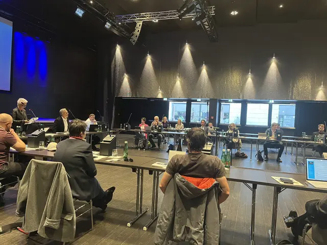 Aufgrund von mehreren "Berichtigungen" durch Blunder kam es zu einem kurzen Wortgefecht mit dem Bürgermeister.  | Foto: Barbara Fluckinger