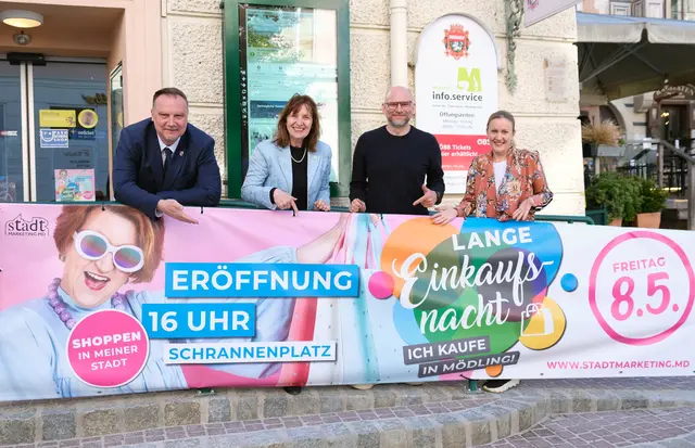 Citymanagement-Geschäftsführer Stadtrat Michael Danzinger, Bürgermeisterin Silvia Drechsler, Vizebürgermeister Rainer Praschak und Wirtschafts-Stadträtin Dagmar Steiner (von links) freuen sich schon auf die lange Einkaufsnacht. | Foto: Bernhard Garaus