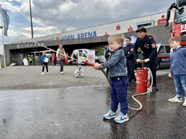 Beim Heimspiel gegen den Kremser SC steht die Sparkasse Horn Arena ganz im Zeichen des Blaulichttages. Einsatzorganisationen geben Einblicke und zeigen ihr Können. | Foto: Markus Kahrer