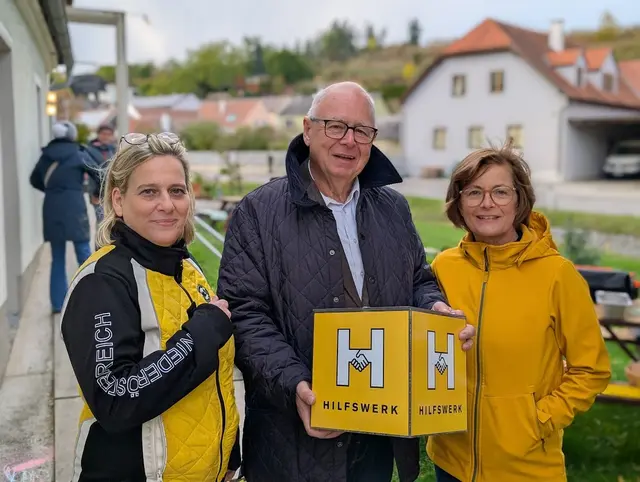 Ursula Kittenberger (stv. Pflegemanagerin Hilfswerk Langenlois), Paul Deiser (Vizepräsident a.D. Hilfswerk Niederösterreich) und Renate Nastl (Obfrau Verein Hilfswerk Langenlois) | Foto: Renate Nastl/Hilfswerk Langenlois