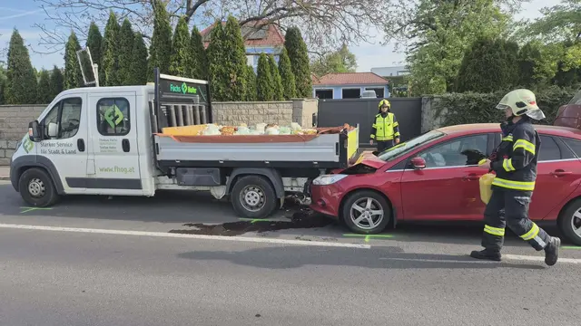 Schwangere nach Kollision auf Bezirksstraße verletzt ins Spital