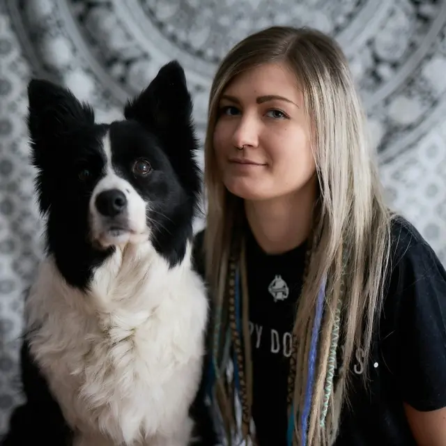 Hundetrainerin Lisa Heier mit Border Collie Hündin Nana. 