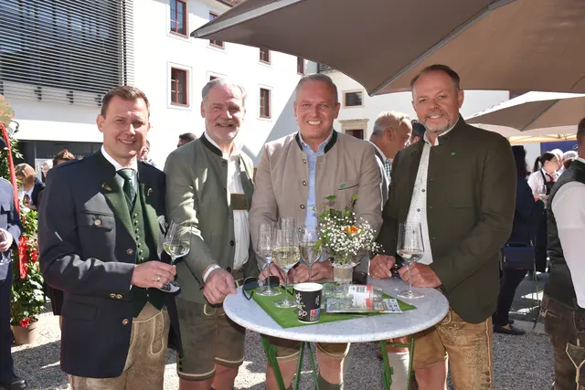 Bürgermeister Daniel Kos, erster Landtagspräsident Gerald Deutschmann, LH Mario Kunasek und Bundesrat Manfred Repolust (v.l.) | Foto: MeinBezirk/Waltraud Fischer