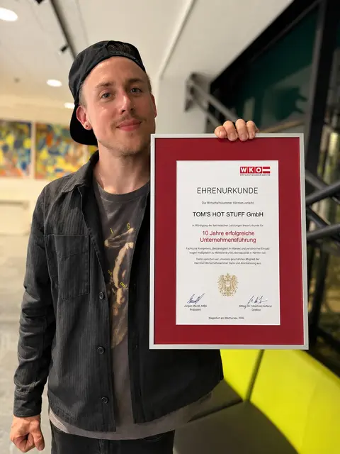 Das Unternehmen "Tom's Hot Stuff" wurde für 10 erfolgreiche Jahre von der WKO ausgezeichnet. | Foto: Tom's Hot Stuff
