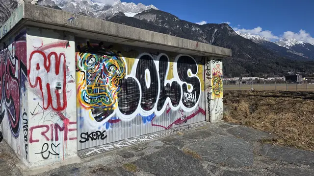 "Kranebeach": ein Häuschen wartet auf seine neue Bemalung. | Foto: Stadt Innsbruck