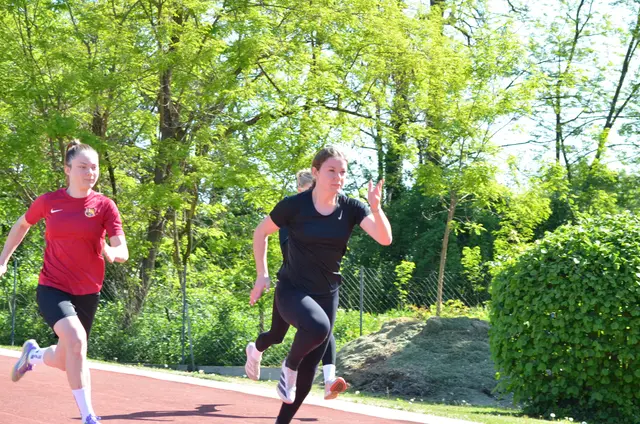 Michelle Mayer hat im 100-Meter-Sprint der Damen und beim Kugelstoßen einen neuen Schulrekord aufgestellt.