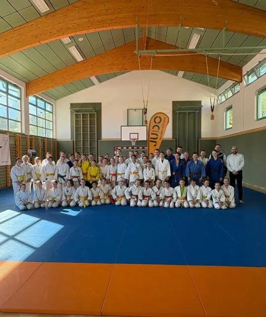 48 Mädchen aus zehn Vereinen erlebten beim Girls Day der Judounion Hallein-Golling einen Tag voller Sport, Gemeinschaft und neuer Freundschaften. | Foto: Andreas Bernhofer