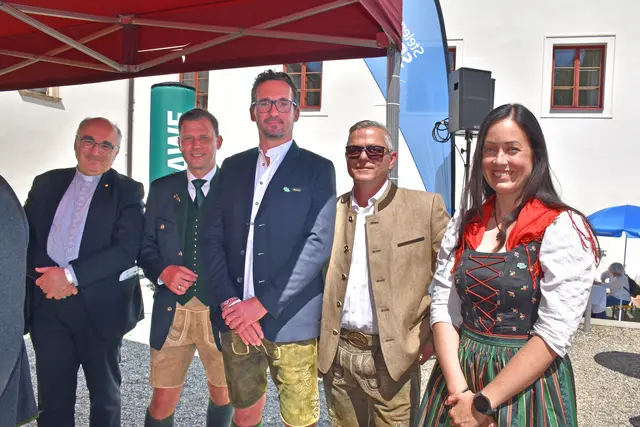 Bischof Wilhelm Krautwaschl mit Bürgermeister Daniel Kos, Vizebürgermeister Jochen Pießnegger, Vizebürgermeister René Kniewallner und Gemeinderätin Carina Walitsch (v.l.) | Foto: MeinBezirk/Waltraud Fischer