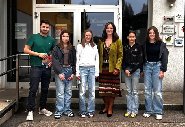 Informatik Mittelschule Steyregg spendet 555€ an die Krebshilfe
