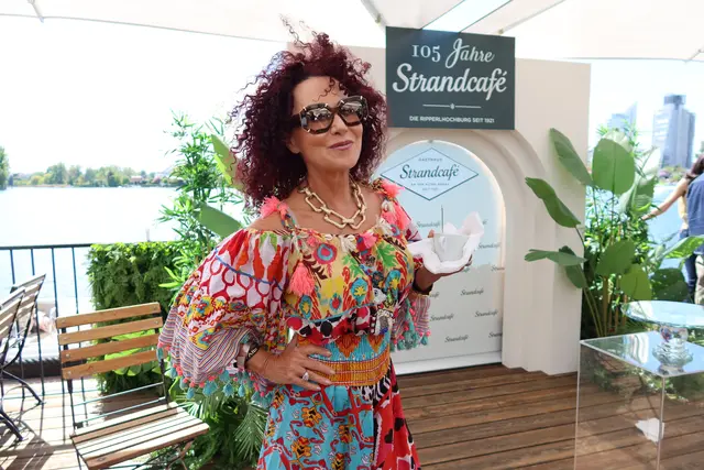 105 Jahre Strandcafé mit Prominenz und Ripperl am Wasser