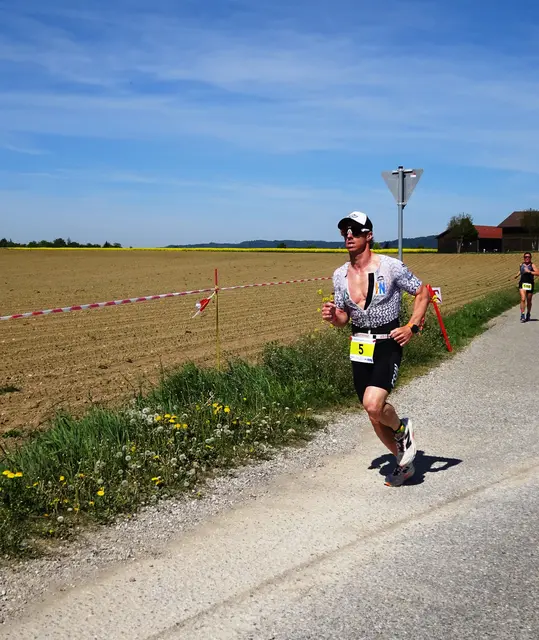 Strahlendes Wetter, starke Leistungen: Braunauer Sprinttriathlon begeistert Teilnehmer und Publikum