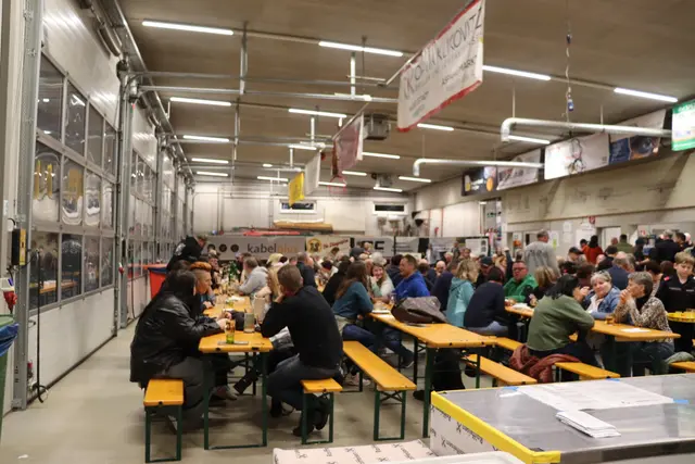 Zahlreiche Besucherinnen und Besucher genossen den Familienwandertag der Freiwilligen Feuerwehr Bad Sauerbrunn. | Foto: Alejandra Ortiz