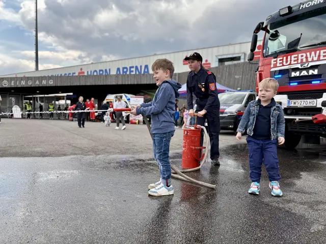 Beim Heimspiel gegen den Kremser SC steht die Sparkasse Horn Arena ganz im Zeichen des Blaulichttages. Einsatzorganisationen geben Einblicke und zeigen ihr Können. | Foto: Markus Kahrer