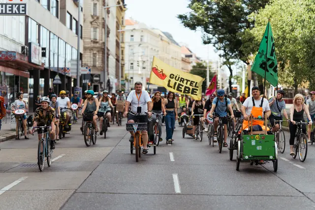 Über 600 Fahrradfahrer forderten am 1. Mai einen Radschnellweg