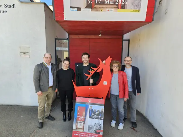 Roland Weber (Bürgermeister Guntersdorf), Ursula Leitner (Regisseurin), Johannes Sautner (Projektleitung „Theaterradl: Der Weltuntergang“), Franziska Wohlmann-Pfeiffer, Richard Pleil (Viertelmanagement Weinviertel der Kulturvernetzung Niederösterreich) | Foto: Gemeinde Guntersdorf