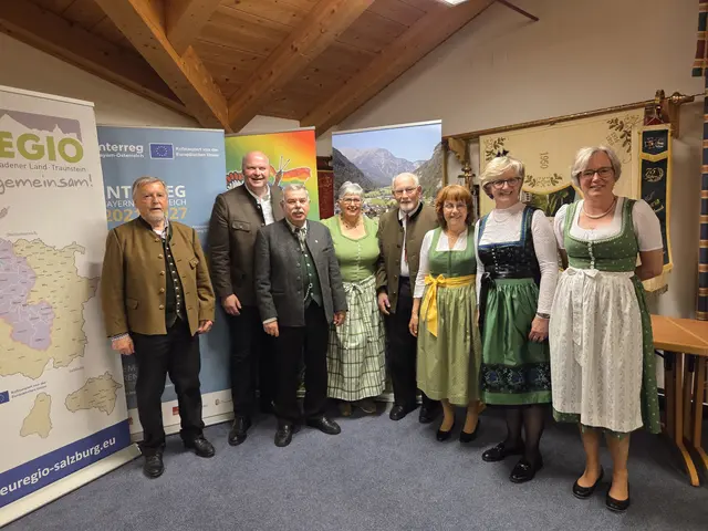 Siegi Götze, Vizepräsident der Euregio Bgm. Norbert Meindl, Gustl Lex, Maria Junger, Max Faistauer, Gerlinde Allmayer, Gundi Egger, Bildungswerkleiterin Christine Haitzmann | Foto: Gemeinde Weißbach
