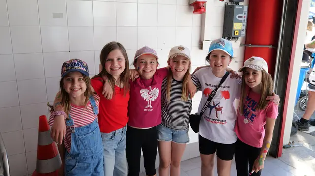 Groß und Klein treffen sich zum Maifest in Pfons.  | Foto: Jungbauern Pfons