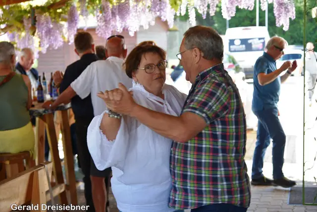 Es wurde auch fleißig getanzt. | Foto: Gerald Dreisiebner