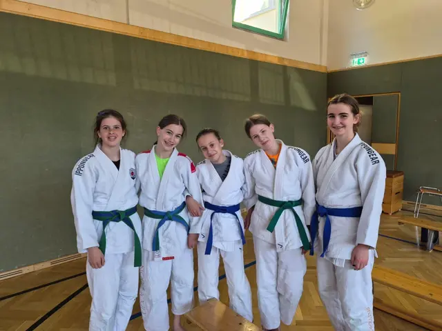 Mit viel Einsatz und Begeisterung arbeiteten die Nachwuchsjudokas beim Girls Day an Technik und Bewegungsabläufen. | Foto: Andreas Bernhofer