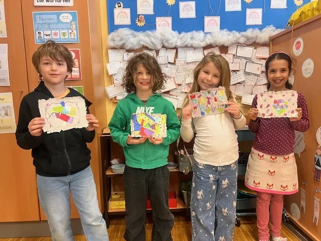 Schüler schaffen eigene Kunstwerke aus recycletem Material