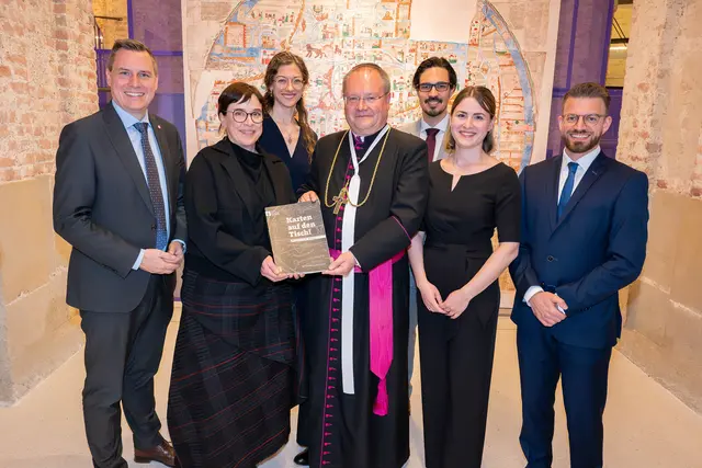 Christoph Kaufmann, Christina Jackel, Edith Kapeller, Propst Anton Höslinger, Matthias Hofmeister-Kiss, Maria-Anna Schoderböck, Herbert Krammer | Foto: Stift Klosterneuburg/Walter Hanzmann