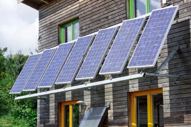 Mit dem jüngsten Fördertopf für Photovoltaik-Anlagen werden auch Konstruktionen an Gebäudefassaden finanziell unterstützt. (Symbolbild) | Foto: tobs.lindner.gmx.de/Smarterpix
