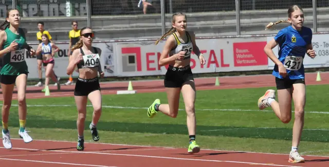 Kim Russ gewann bei den steirischen Langstreckenmeisterschaften in der U14 Klasse die Silbermedaille.  | Foto: Richard Pflanzl